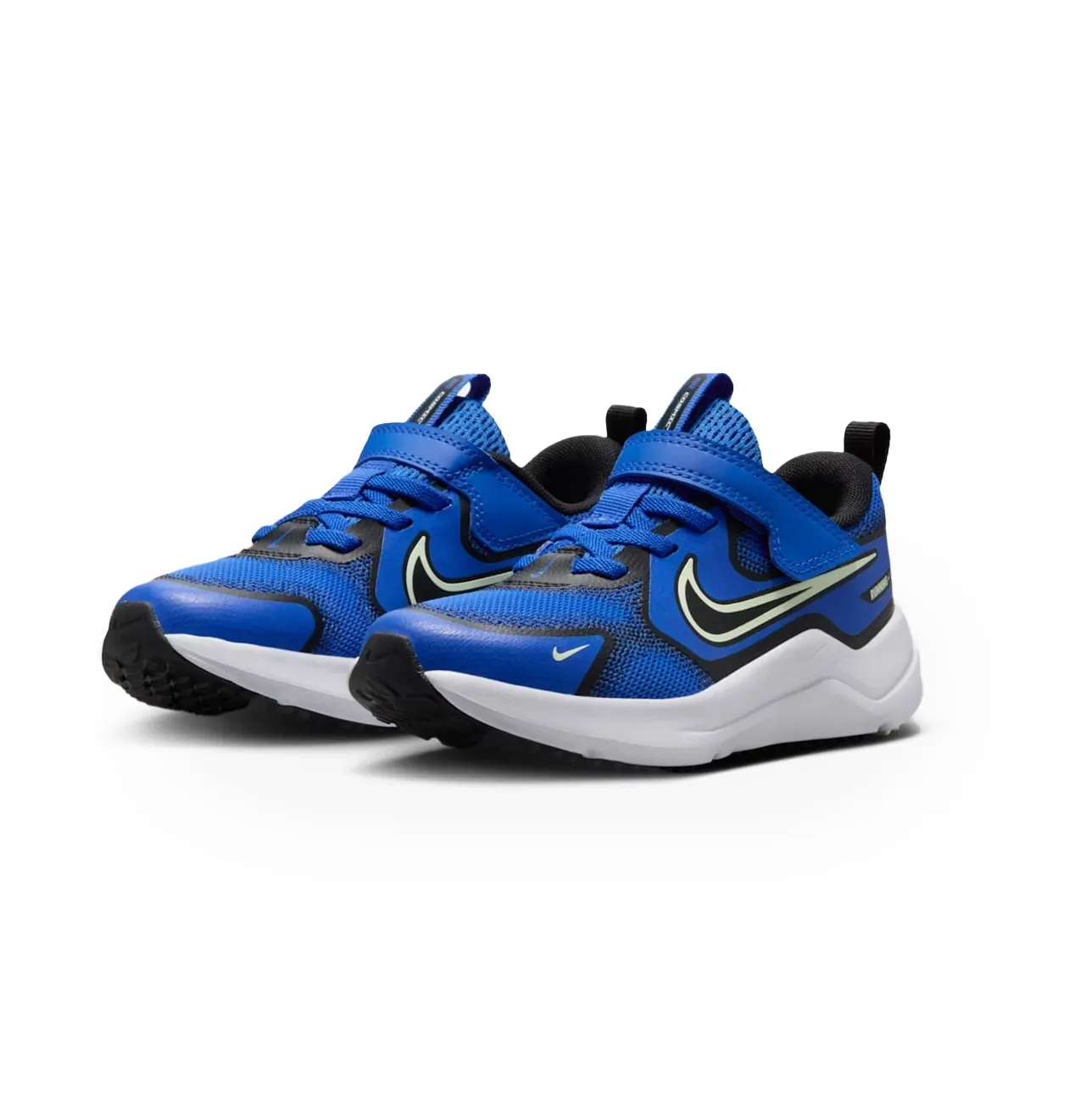 Par de tênis infantil Nike azul mesh vista frontal diagonal